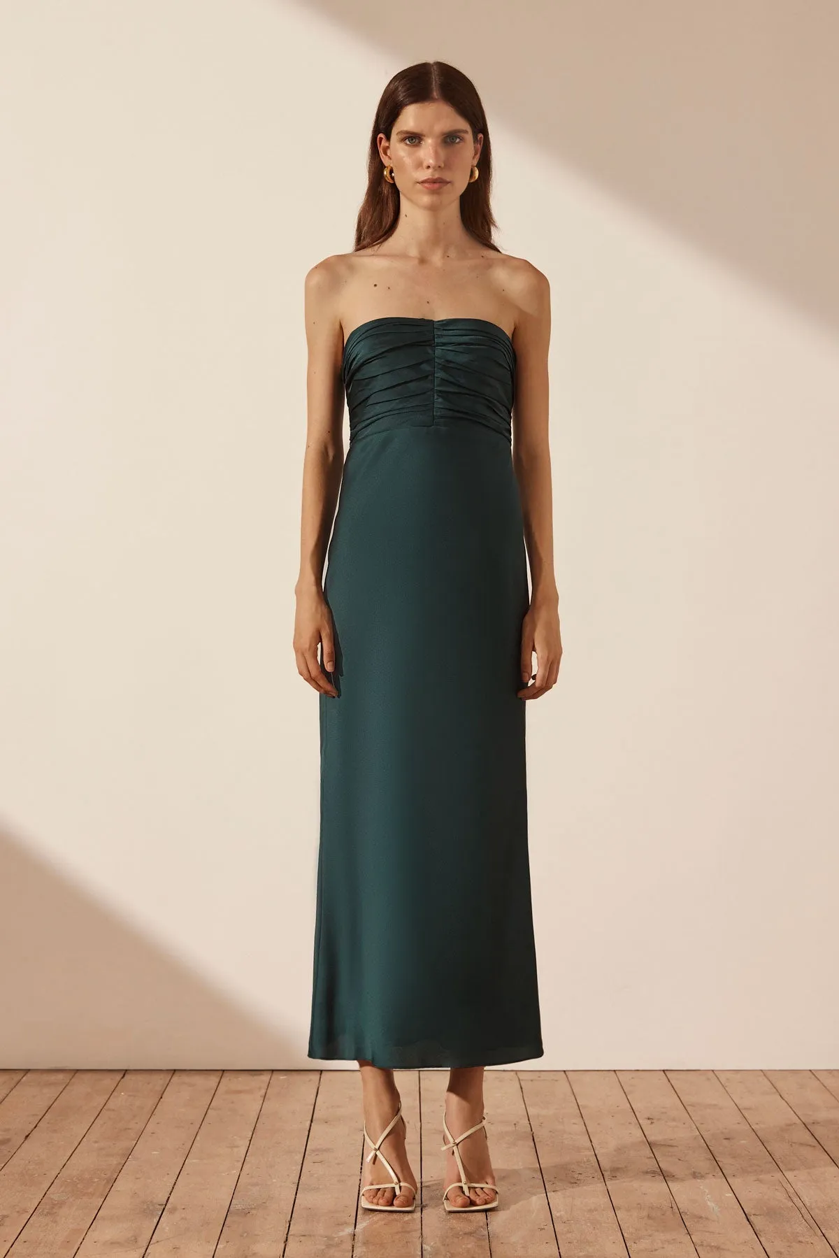 LUXE STRAPLESS RUCHED BODICE MIDI DRESS - EMERALD